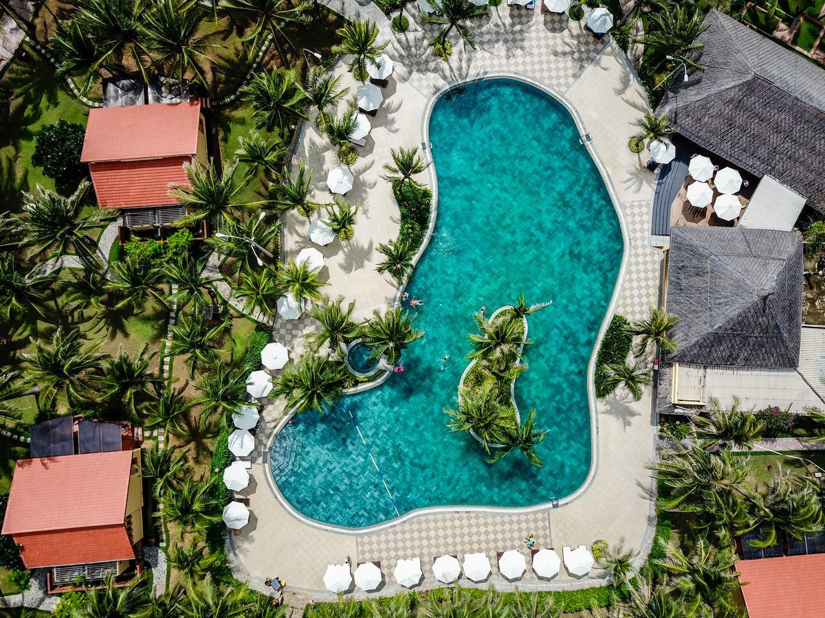 Tầm nhìn ra hồ bơi gần/tại Pandanus Resort