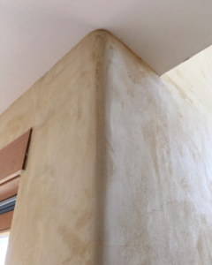 a natural plaster on the interior which is an off white and very rounded at the corners. 
