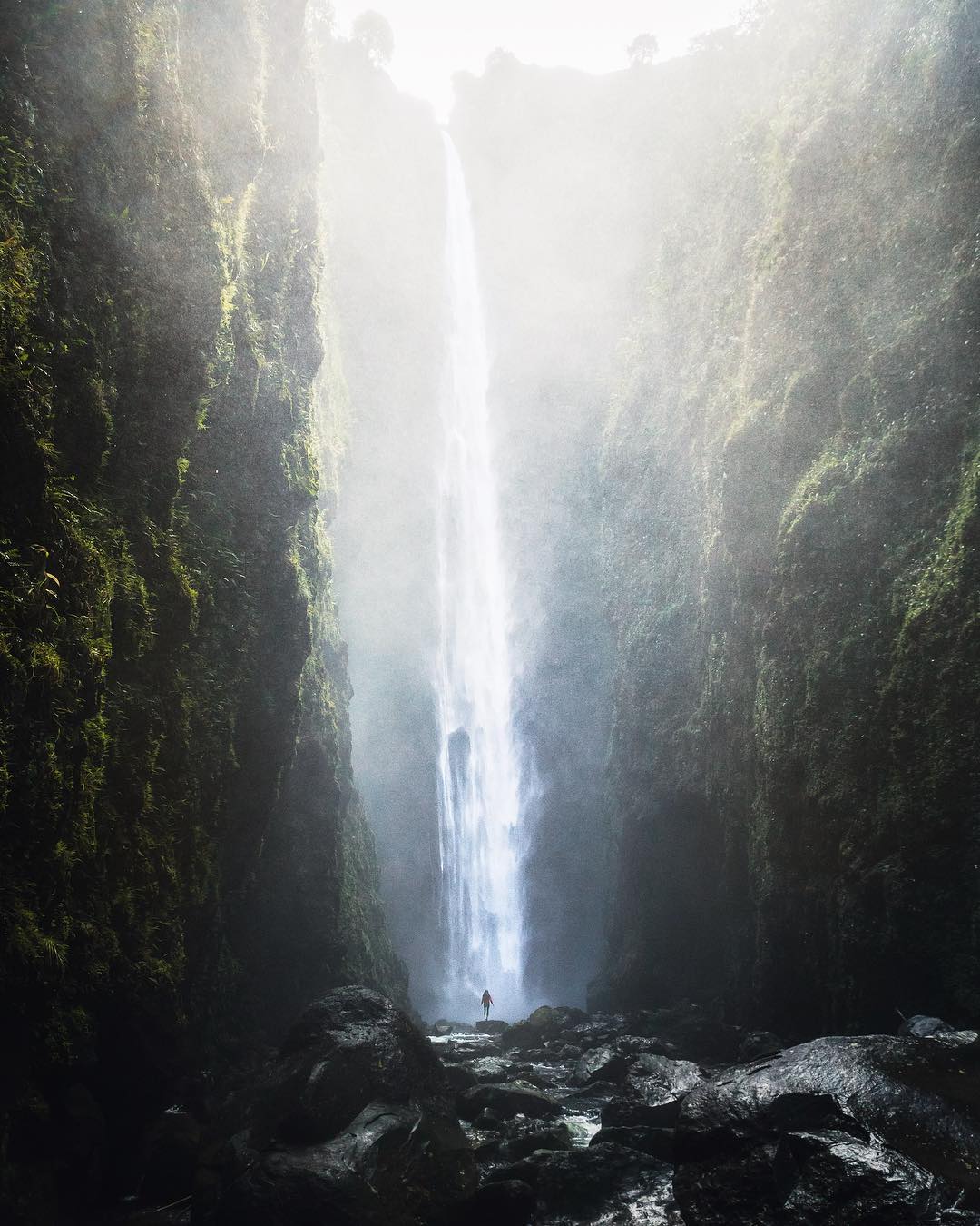 400ft waterfall - Maui Ultimate Travel Guide