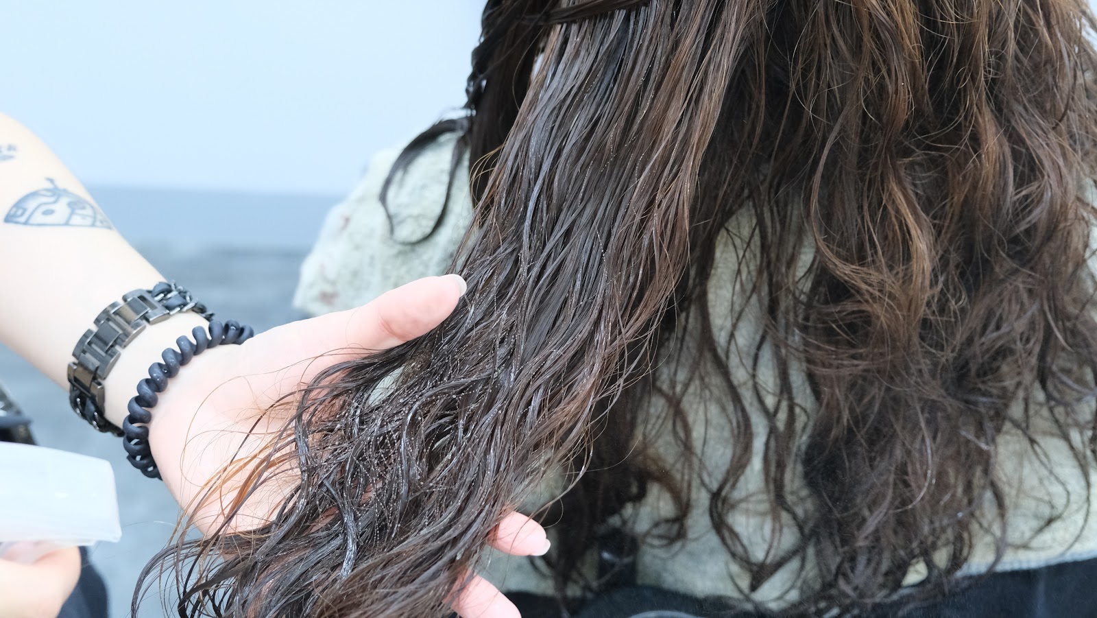 【基隆護髮推薦】旭Asahi Hair Space 基隆中正店 粗硬髮質必做黑曜光感護髮，髮色富光澤，充滿亮麗感！