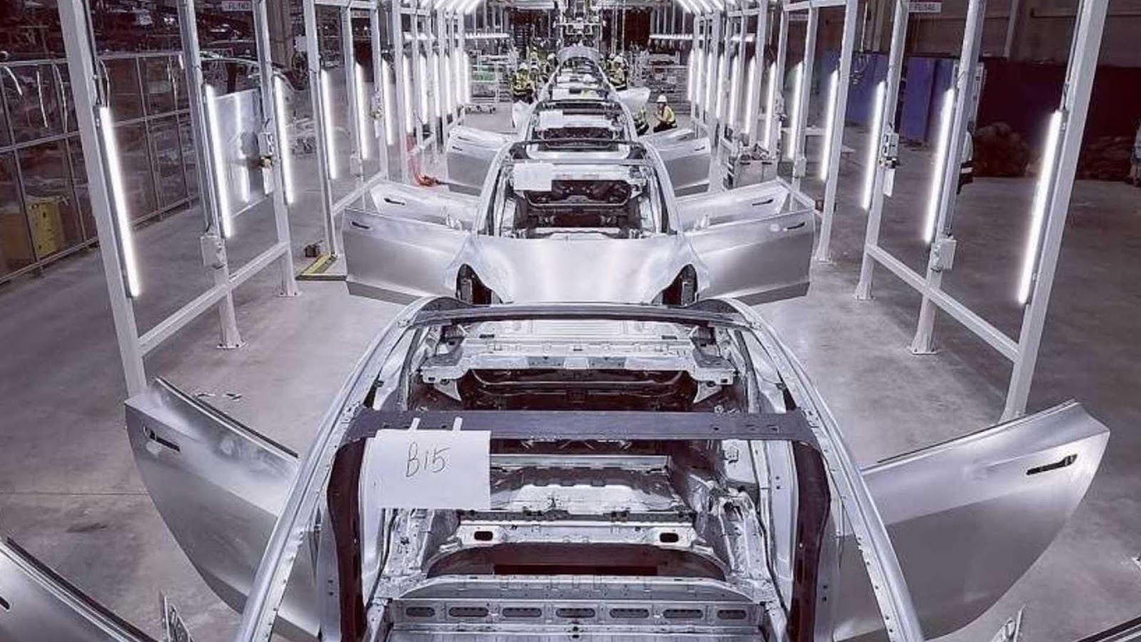 Photo des chaines de montage Tesla