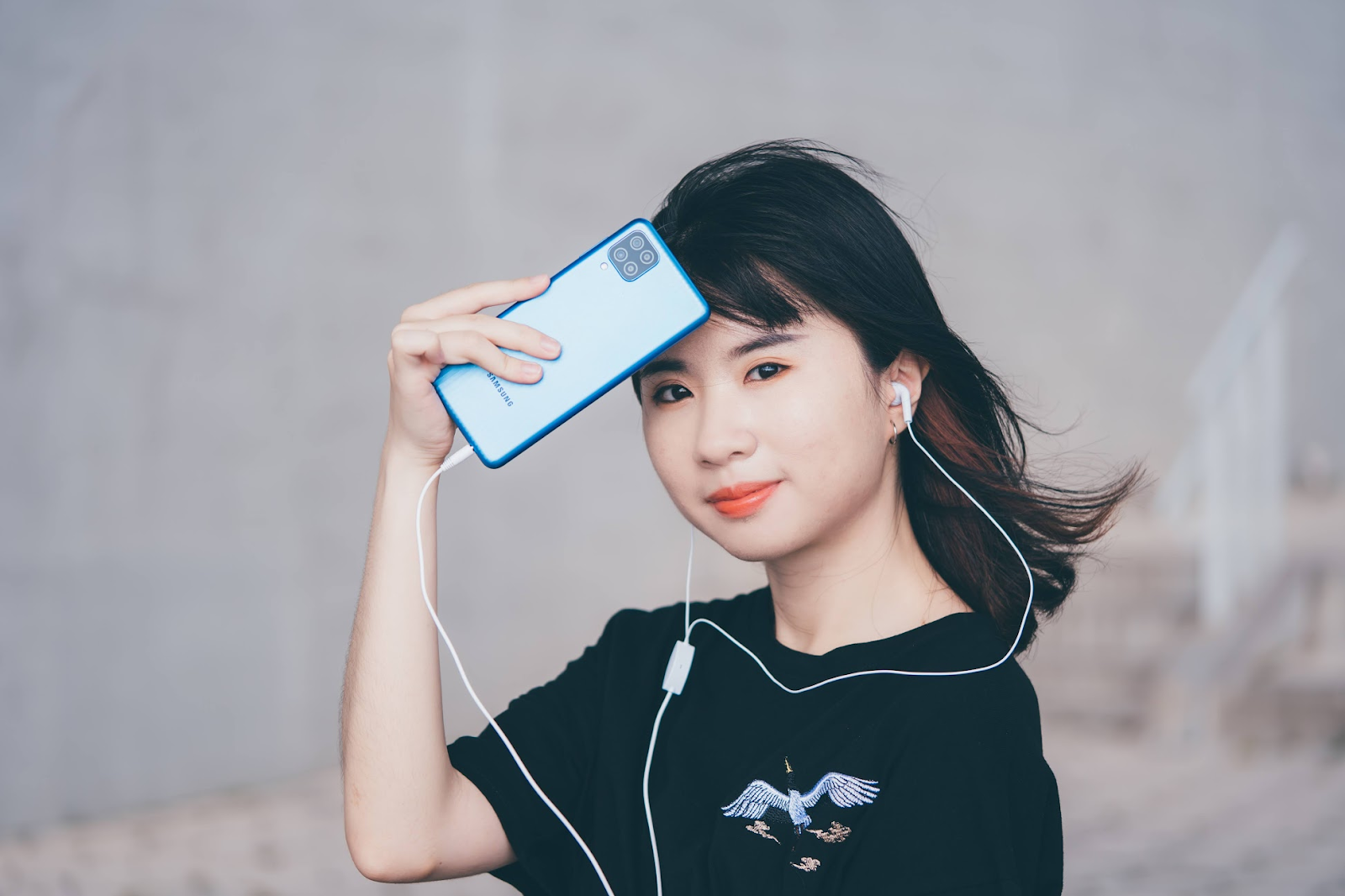 五千有找！Samsung Galaxy M12 開箱評測和實測體驗｜三星 M12 台版、90Hz 螢幕更新率、電量續航、高 CP 平價手機、公務機/小孩機/聯絡機/長輩機 PTT｜科技狗 - 90Hz 螢幕更新率, 90Hz螢幕, Galaxy M12, Galaxy M12 優缺點, Galaxy M12 評價, Galaxy M12 評測, Galaxy M12 開箱, M12, NFC, PTT, Samsung Galaxy M12, Samsung Galaxy M12 review, Samsung Galaxy M12 unboxing, 三星 M12 印度, 三星 M12 台版, 三星M12, 三星便宜手機, 三星公務機/小孩機/長輩機, 公務機, 實測, 小孩機, 平價手機, 聯絡機, 長輩機, 開箱評測, 體驗, 高 CP - 科技狗 3C DOG
