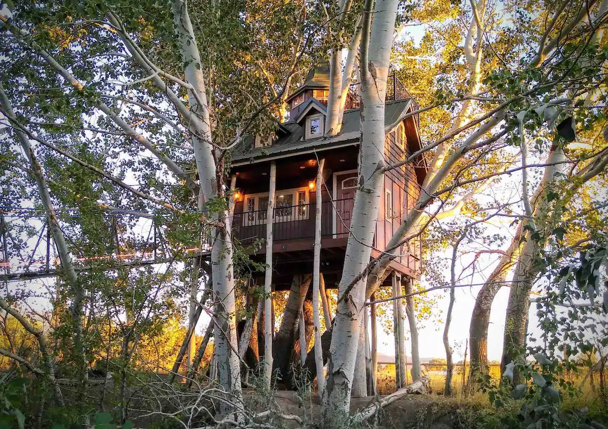 Fantasy Treehouse and Resort - Authentic Treehouse Airbnb Experience in a Luxurious Utah Setting