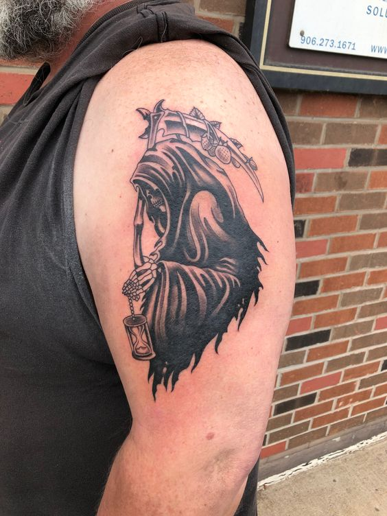 Guy shows off his arm rocking the grim reaper