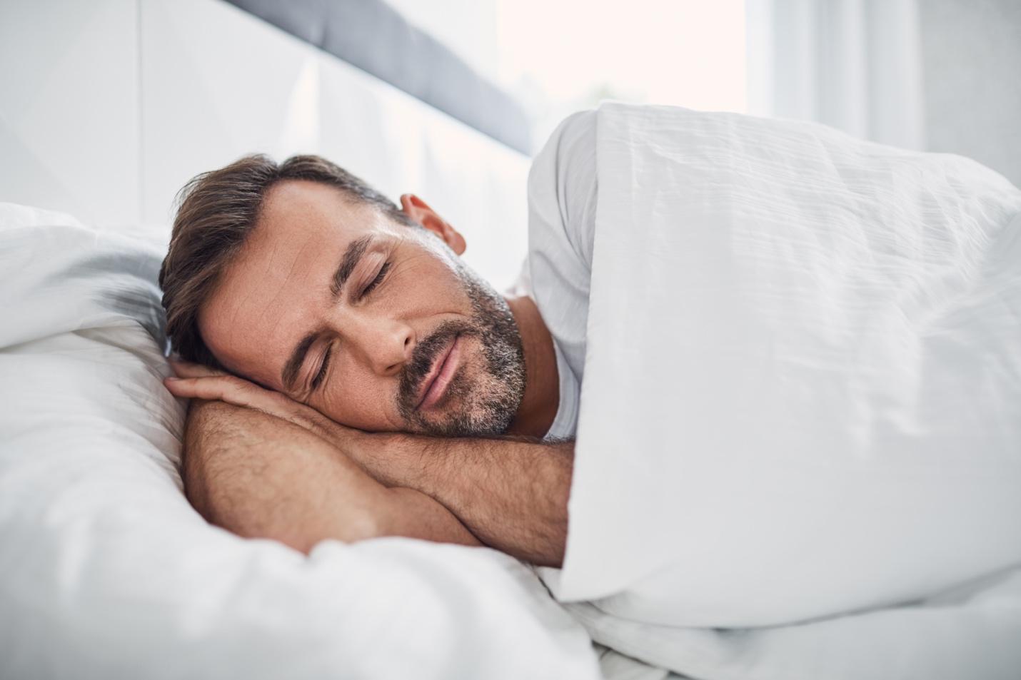 A person sleeping in a bed

Description automatically generated with medium confidence