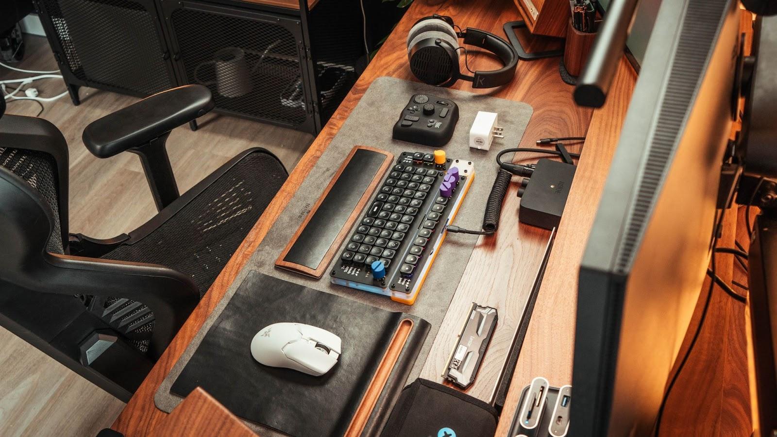 7 Must-Have Desk Accessories to Boost Your Productivity - Dynamic Setups