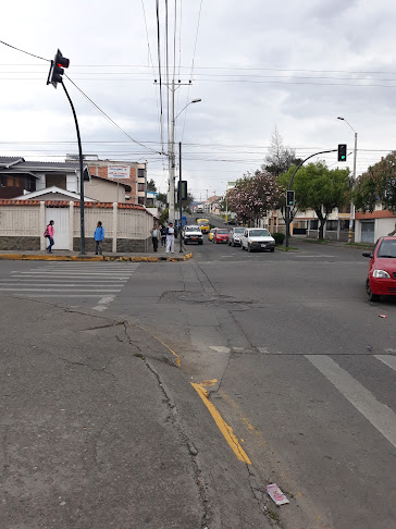 Opiniones de CARLI SNACKS CIA. LTDA. en Cuenca - Pub