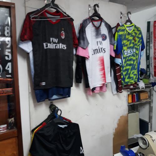 Opiniones de M&M Creaciones Deportivas en Quito - Tienda de deporte