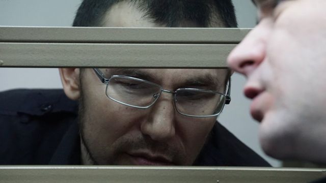 Адвокат Попков разговаривает со своим подопечным Куку