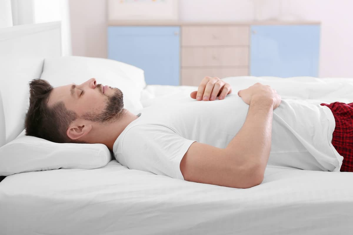 dormir del lado de un tímpano roto