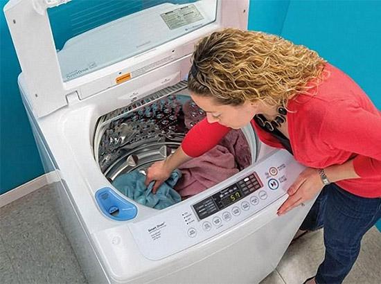 Máy giặt cửa trên dễ dàng thêm bớt quần áo
