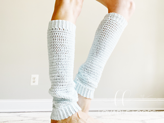 woman wearing a pair of white crochet leg warmers over bare legs