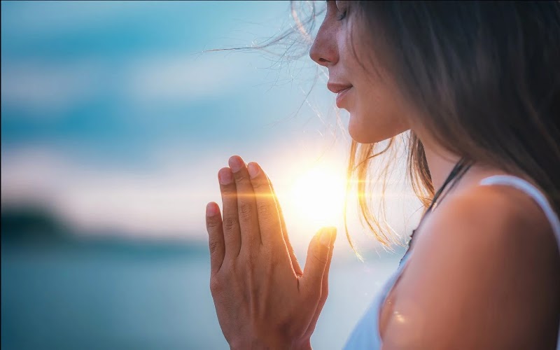 Đeo tràng hạt trầm giúp lưu thông khí huyết, giảm stress và nâng cao sức khỏe