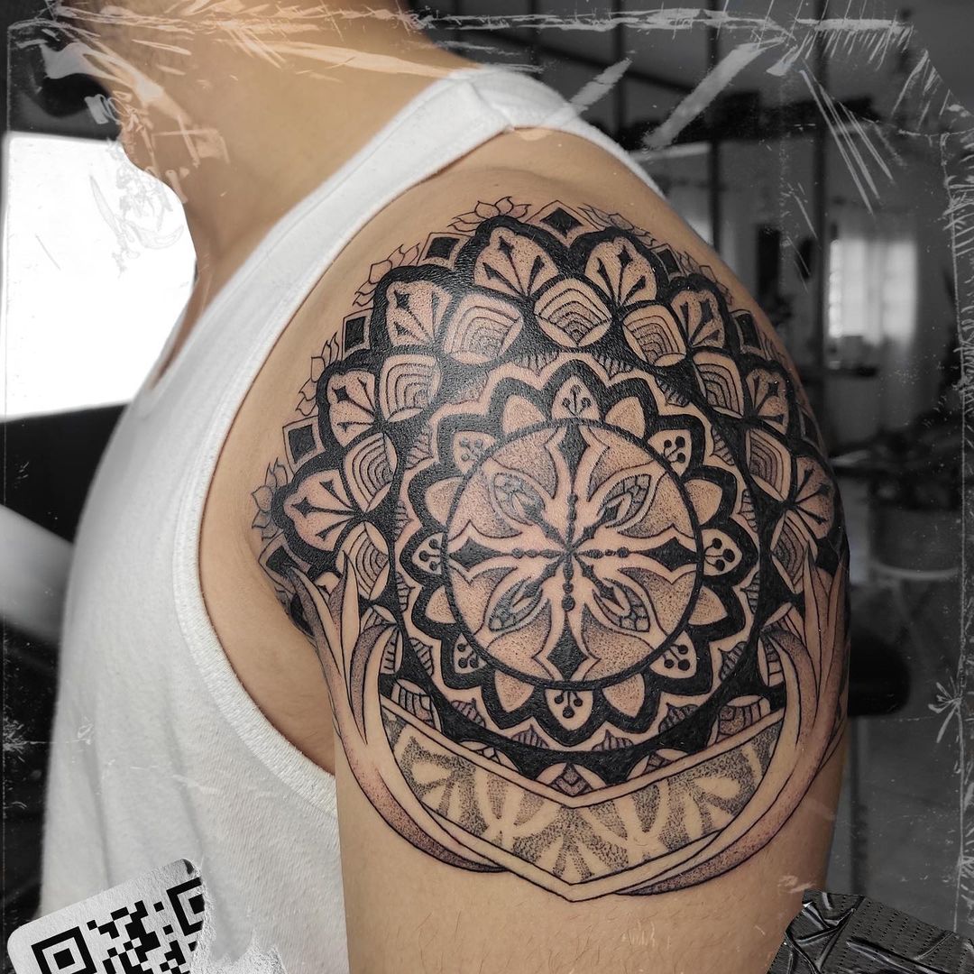 Superb Mandala Tattoo For Shoulder