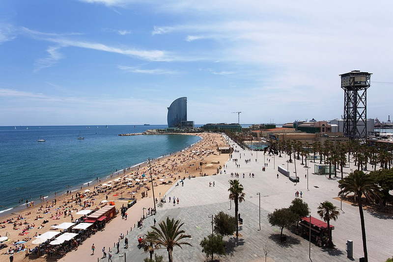 BarcelonetaBeach_01.jpg