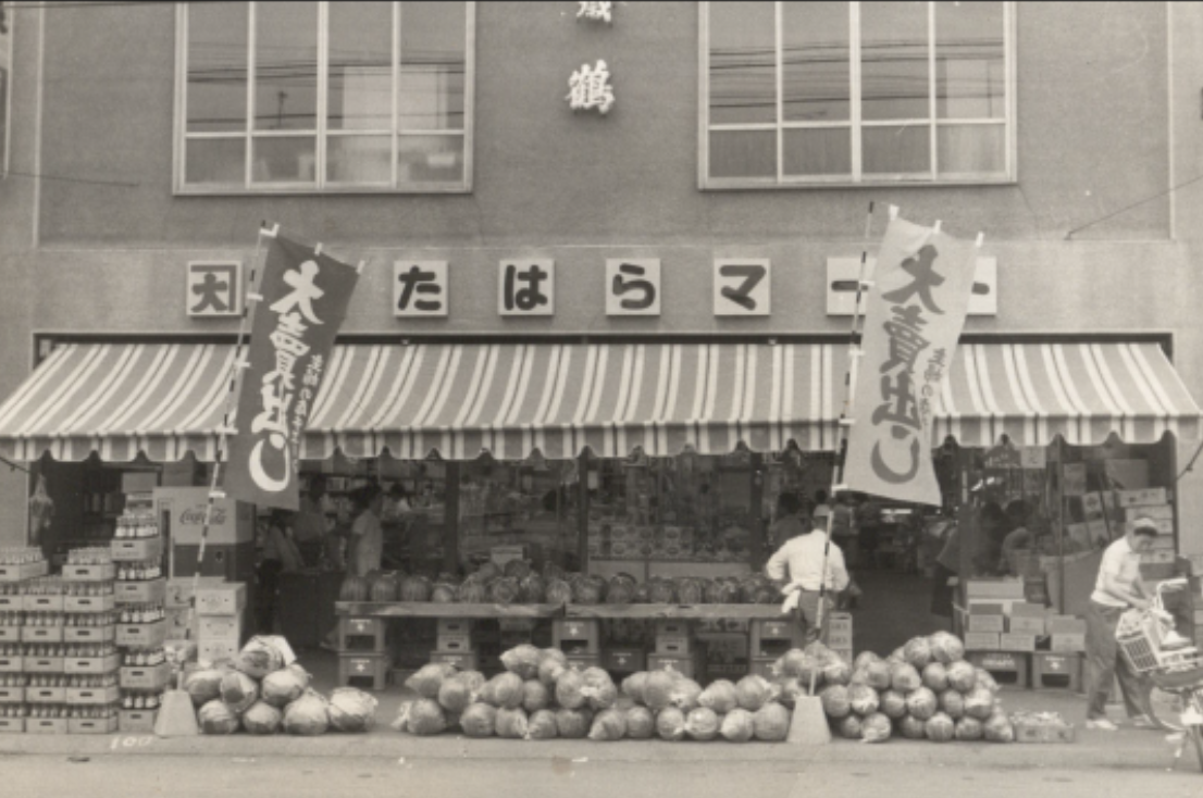 建物, 屋外, 写真, 立つ が含まれている画像  自動的に生成された説明