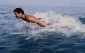 Une image contenant eau, extérieur, vague, océan Description générée automatiquement