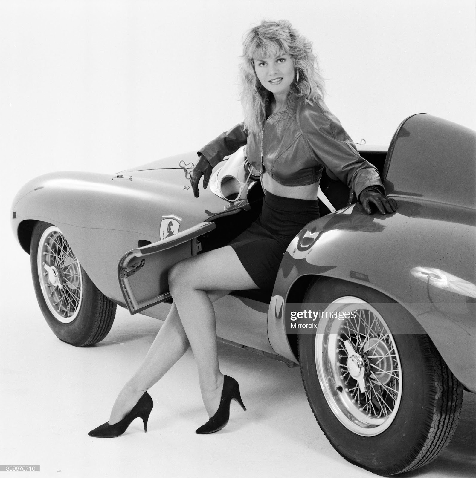D:\Documenti\posts\posts\Women and motorsport\foto\1988\glamour-model-caroline-delahunty-poses-next-to-a-ferrari-19th-april-picture-id859670710.jpg
