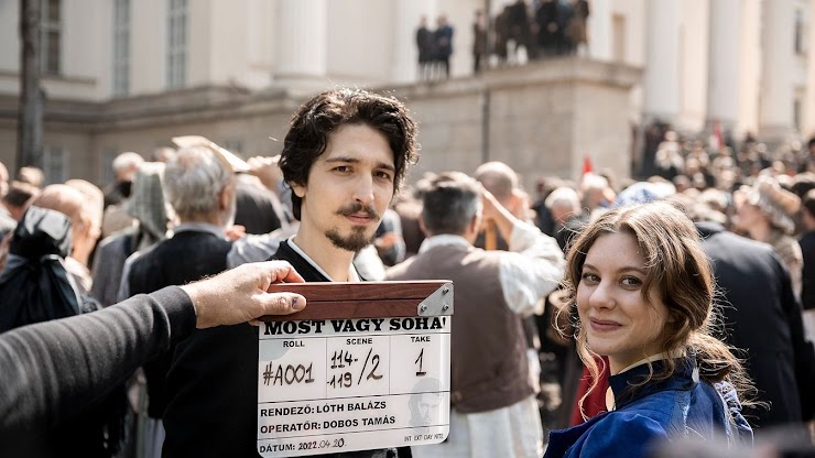 Berettyán Nándor és Mosolygó Sára, mint Petőfi és felesége a Most vagy soha! című film forgatásán.