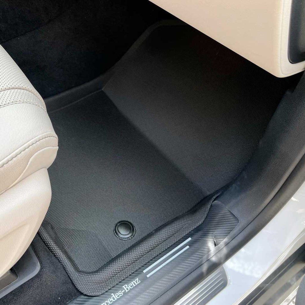 Thảm lót sàn ô tô - những phụ kiện nên có trên xe ô tô 
