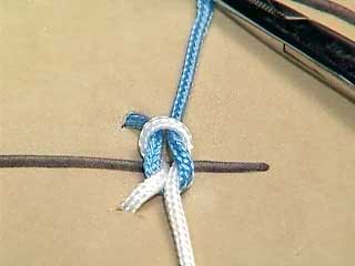 A correct single square knot.