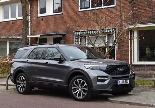 Ford Explorer in front of brick building