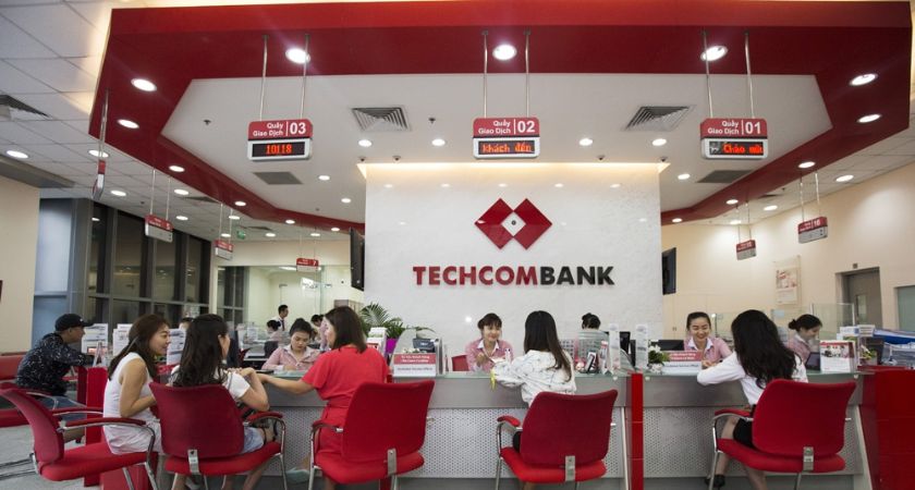 Bạn cũng có thể ra quầy giao dịch để yêu cầu mở tài khoản Techcombank