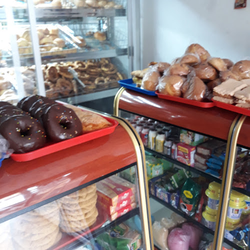 Opiniones de Panaderia y pasteleria Alex en Quito - Panadería