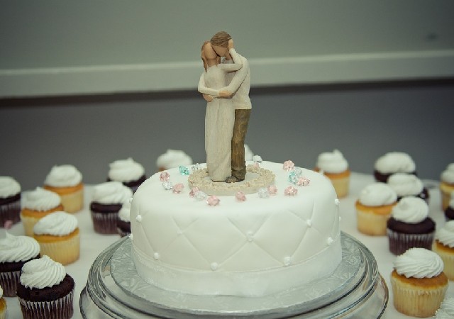 bolo de casamento simples redondo