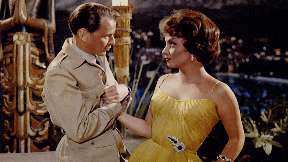 Frank Sinatra and Gina Lollobrigida in Never So Few.