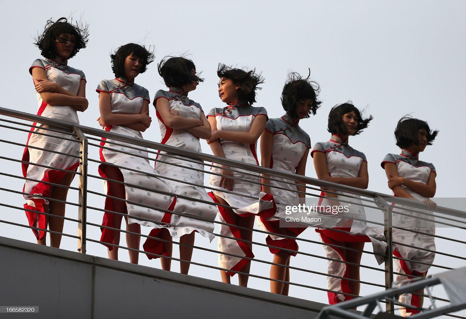 D:\Documenti\posts\posts\Women and motorsport\foto\Getty e altre\grid-girls-line-up-before-the-podium-ceremony-following-the-chinese-picture-id166582320.jpg