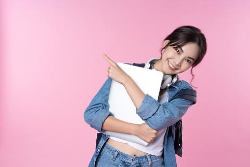 https://media.istockphoto.com/photos/young-happy-asian-woman-holding-laptop-pointing-finger-hands-up-to-picture-id1268221959?b=1&k=20&m=1268221959&s=170667a&w=0&h=mukt_p_O92TJ2oxboEK2VgR8YnFfPFyc5hip1lEIcKU=