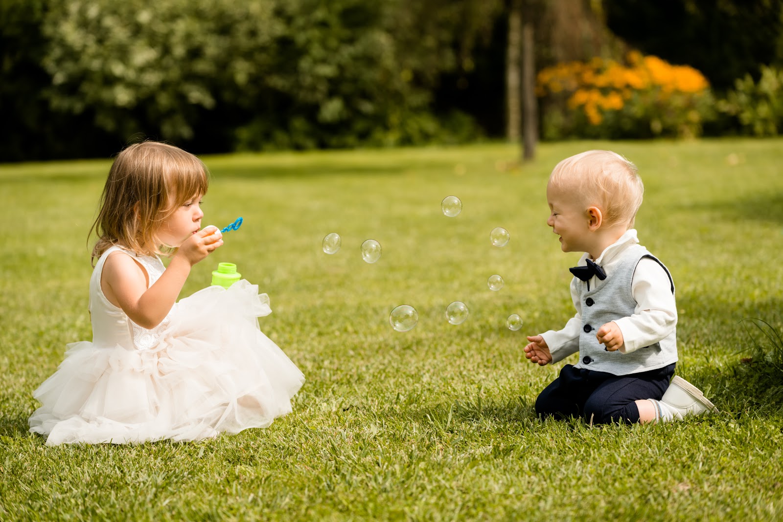 children playing at a wedding