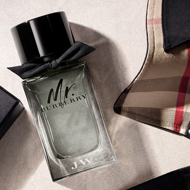 Mr. Burberry for Men thuộc nhóm hương gỗ tinh tế, ngọt ấm hài hòa vừa phải