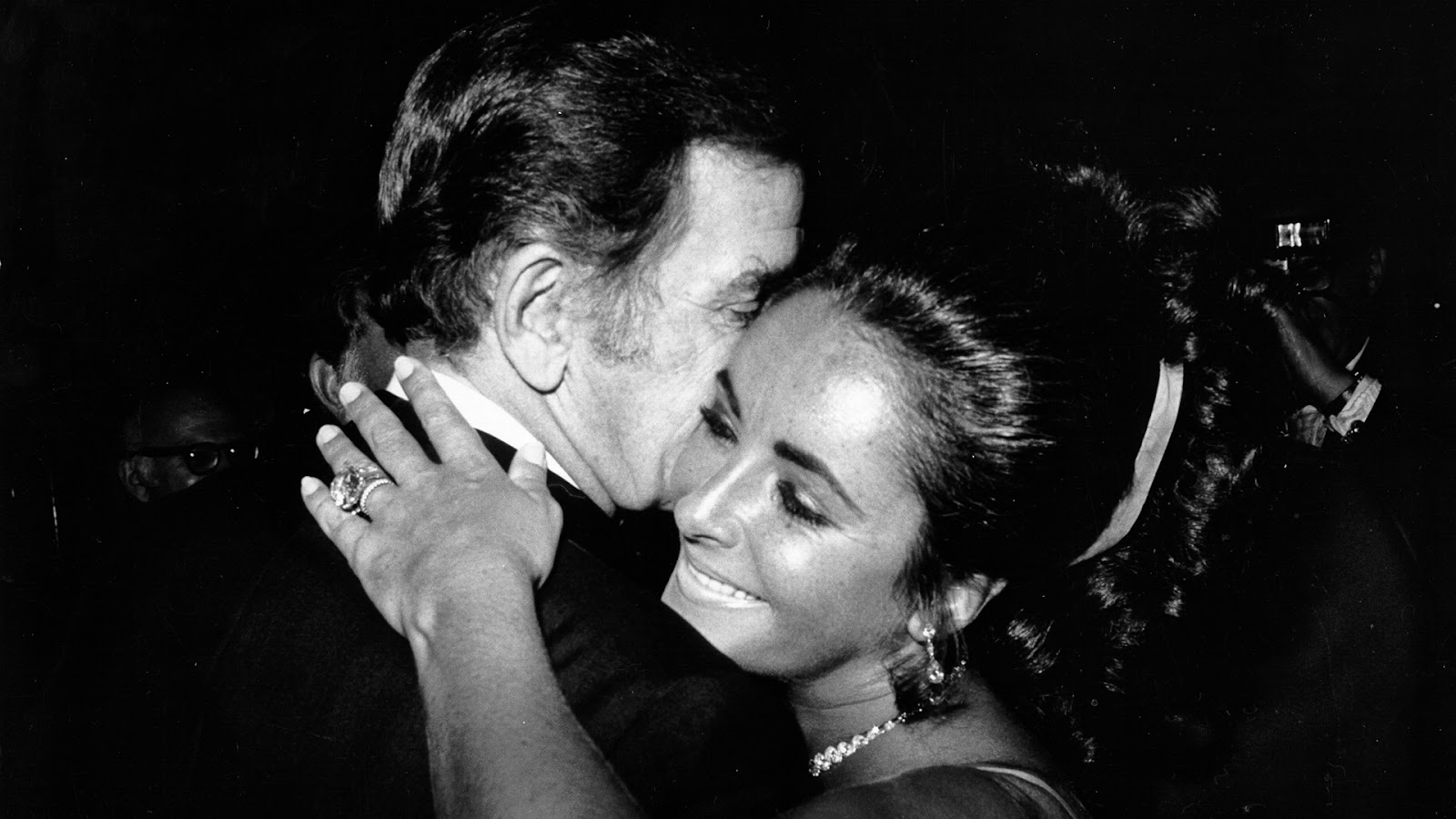October 10, 1975: Elizabeth Taylor and Richard Burton Secretly Remarried in Africa, Only Sixteen Months After Getting Divorced - Lifetime