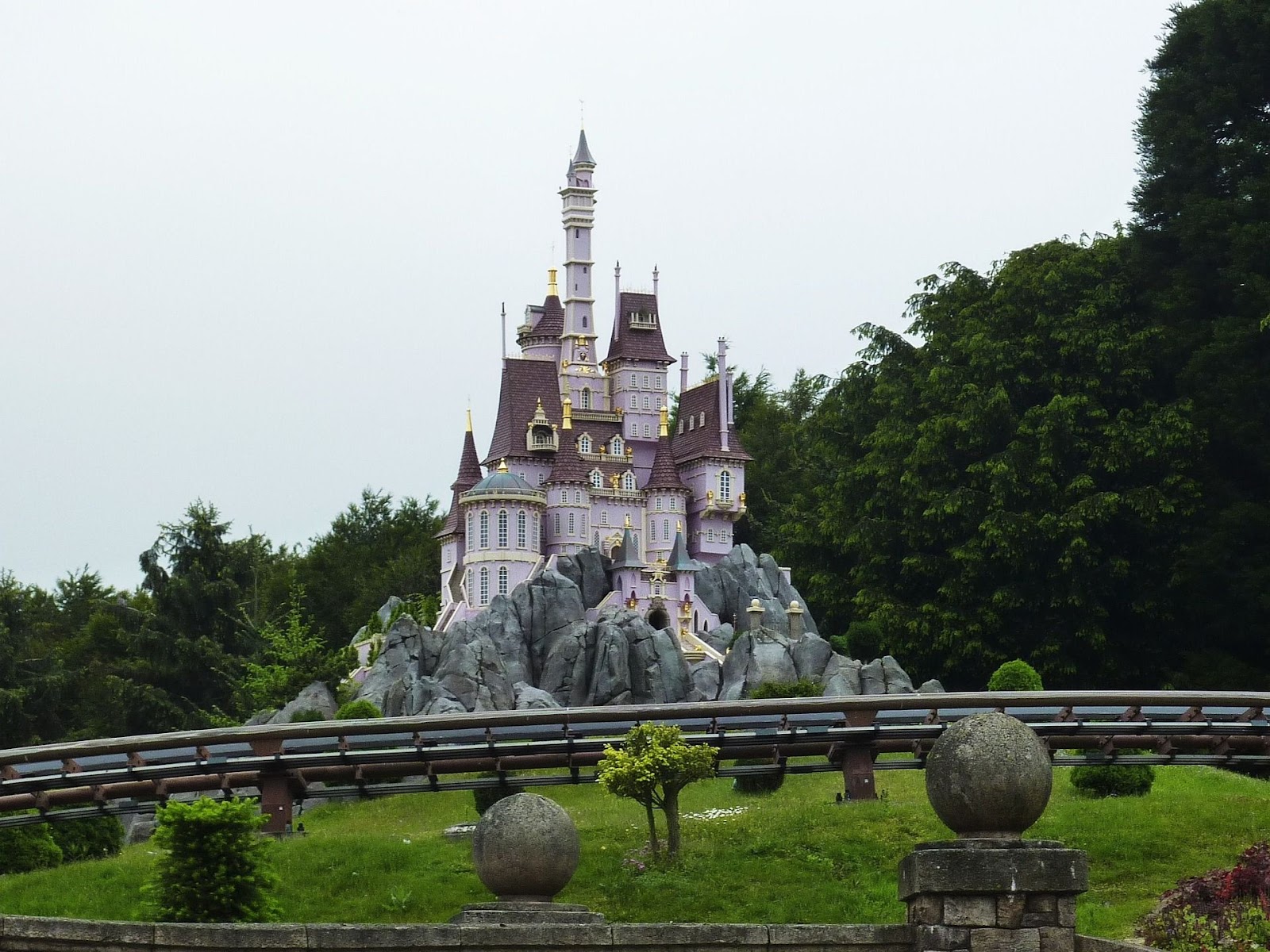 Disneyland attractions in Paris 