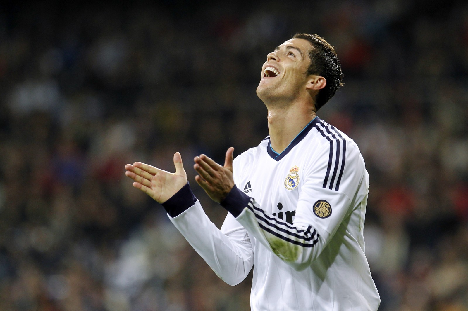 Ronaldo - Huyền thoại người Bồ và mức lương cao ngất