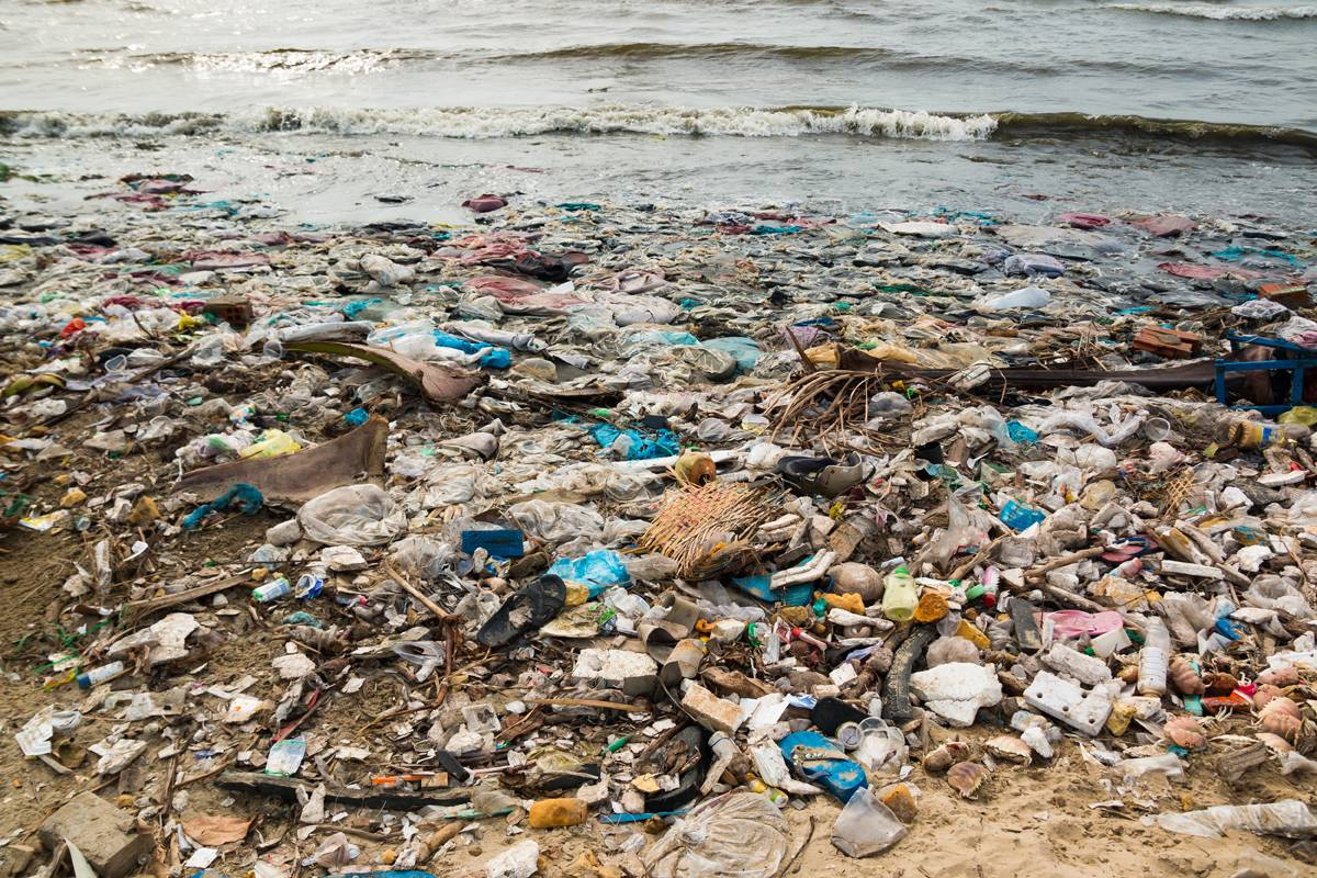 Pantai Da Loc termasuk salah satu pantai terkotor di dunia (Photo: Marine Technology News)