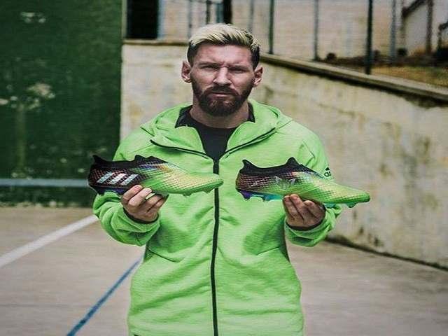 giay  Messi 16 đã được M10 mang trong mùa giải Copa America 2016